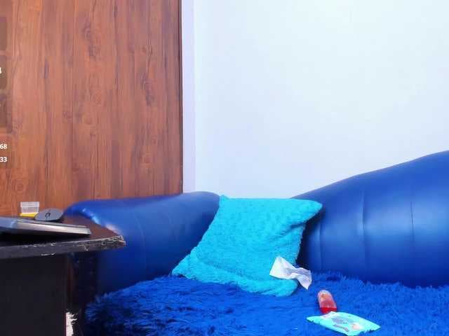 Skinny-Mature live cam