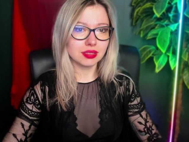 xxHeidiLove live cam