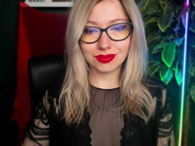 xxHeidiLove live cam