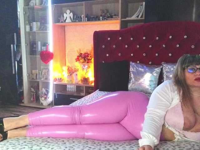 CandyBigbooty live cam on BongaCams