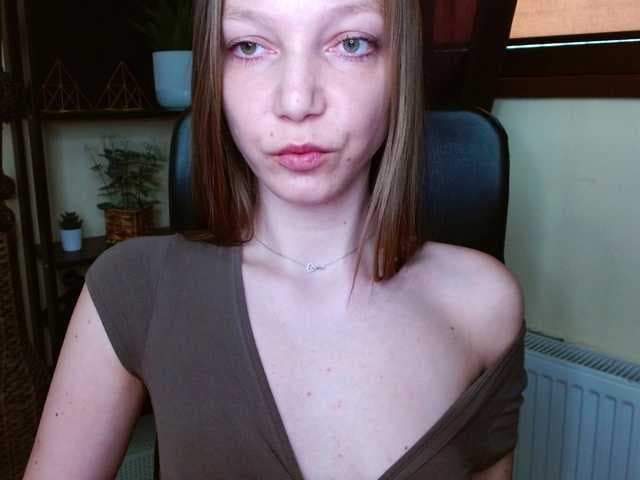 EmillyExtasy live cam