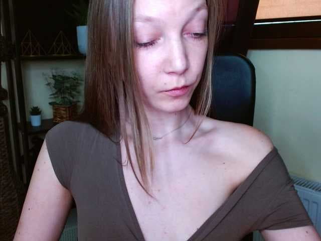 EmillyExtasy live cam