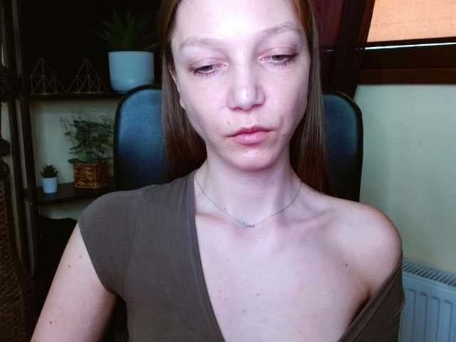 EmillyExtasy live cam