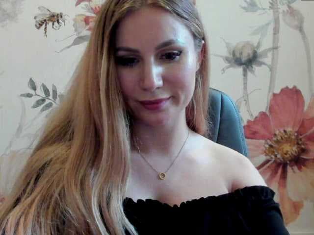 SweetMirande live cam on BongaCams