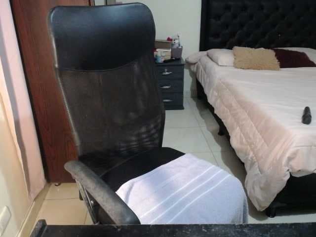 julietamanson1 live cam on BongaCams