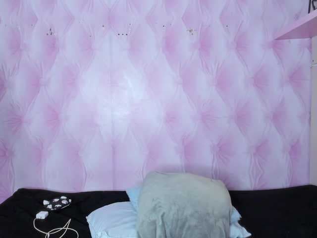 TaniaBellini live cam