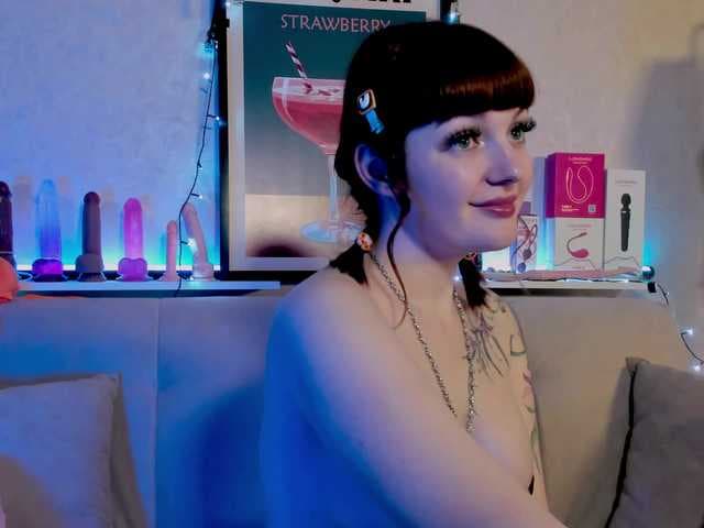 Ashley-Nicks live cam