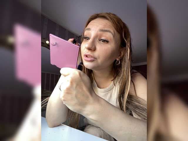 MagicalLouu live cam