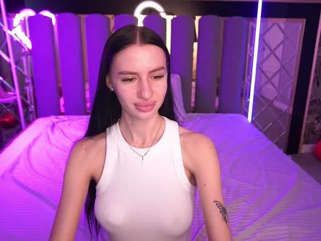 SnowWhiteee live cam