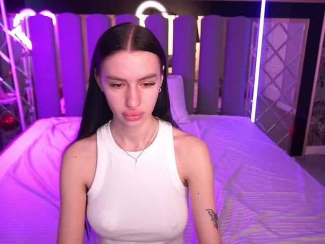 SnowWhiteee live cam