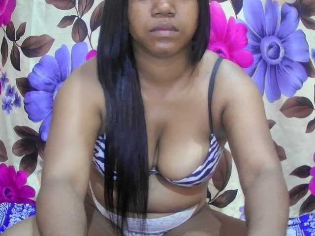 lesly11 live cam on BongaCams