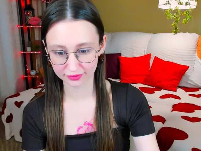 YourLovellyStory live cam