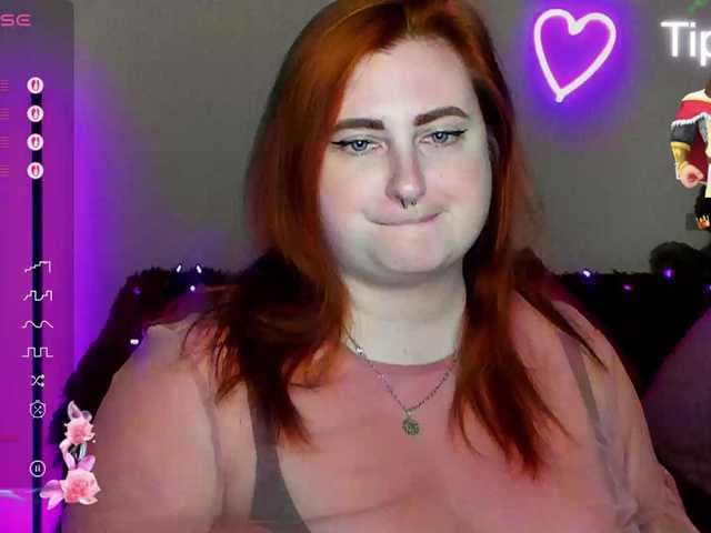 Aliciaredluv live cam