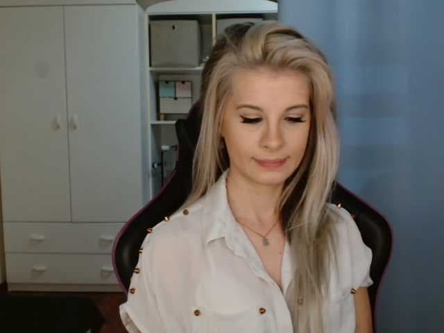 KristineNatural live cam