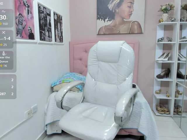 zoe-cortezz live cam on BongaCams