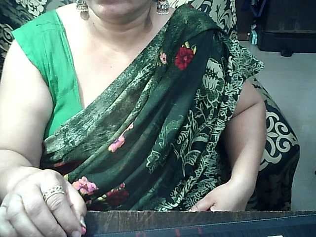 Indianbhabhimilf40 live cam