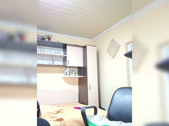 Alliahhot live cam on BongaCams