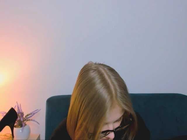 StormiCherry live cam on BongaCams