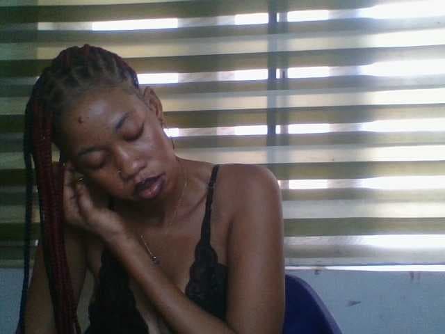 Juicynpink live cam on BongaCams