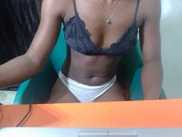 Juicynplum live cam on BongaCams