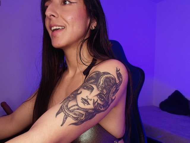 NicolWhitee live cam