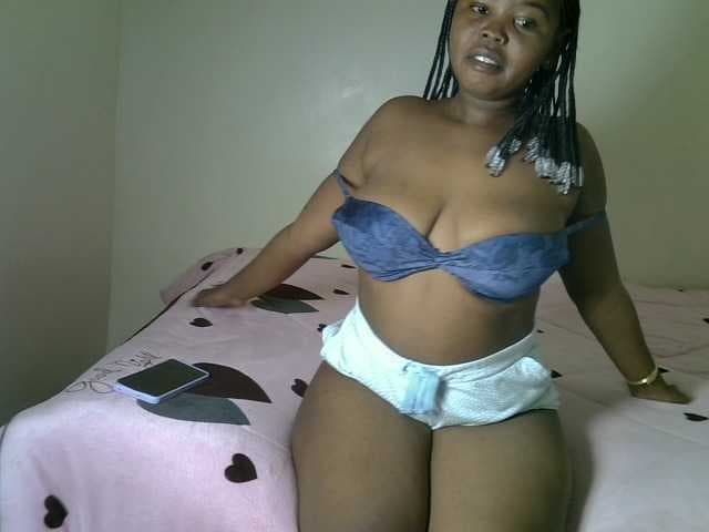 thickkasheri live cam on BongaCams